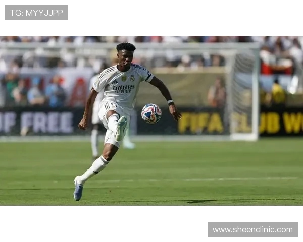 记者：贝林和楚阿梅尼参加合练，后者将在欧冠担任中卫